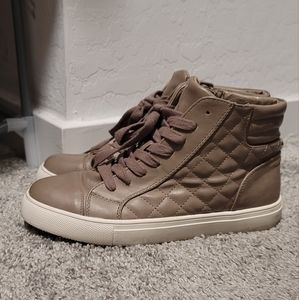 STEVE MADDEN Hight Top Quilted Sneakers